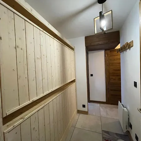 Holiday home Le Bouquetin 73: Cozy With Slope-side Pool And Panoramic Views *
